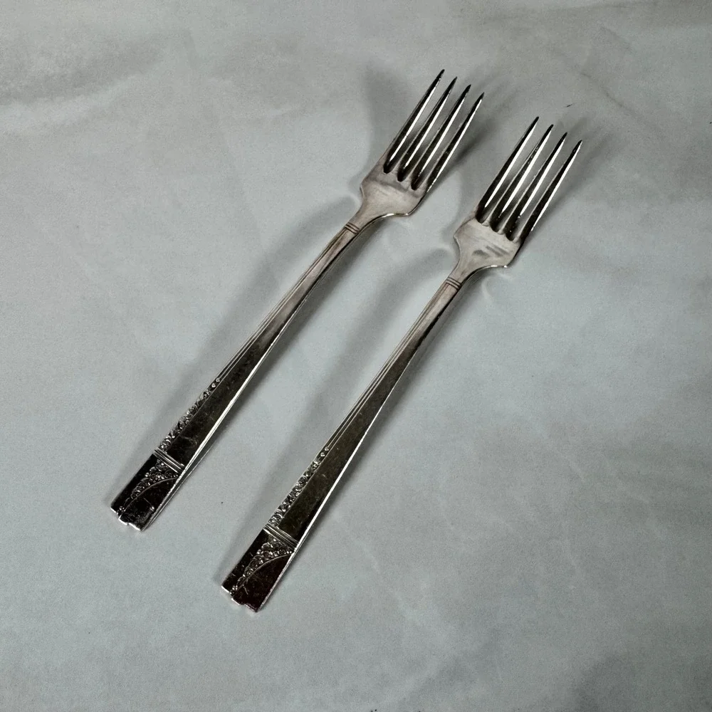 Set of 2 Oneida Nobility Plate Silver‎ Plated Dinner Forks Caprice Floral